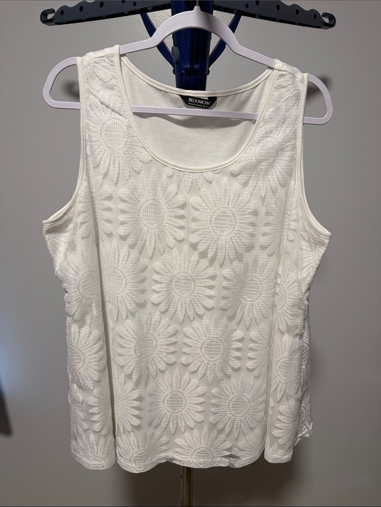 Bloomingdale's Tops - Bloomchic White Daisy-Embroidered Sleeveless Tank
